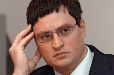 V Pozitivni Sloveniji odgovarjajo, da je bil Jaklič na delovno mesto direktorja zavoda izbran preko javnega razpisa in da je o njegovem imenovanju odločal svet zavoda, ki lahko odloča tudi o njegovi morebitni razrešitvi.