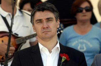 Hrvaški premier Zoran Milanović: politične stranke lahko najamejo zasebne oglaševalske agencije, ker plačujejo s svojim denarjem, državni organi pa ne, ker gre za denar davkoplačevalcev.
