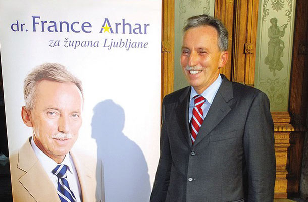 Arhar je prepričan, da so slovenske banke vredne zaupanja. Glede sanacije bank pa je pojasnil, da je za kakršenkoli model sanacije pomembno, da najdemo prave ljudi, ki znajo opravljati ta posel. 