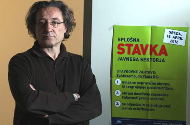 Vlada po Štrukljevem mnenju nima absolutno nobene ideje o tem, kako izvleči državo iz krize.