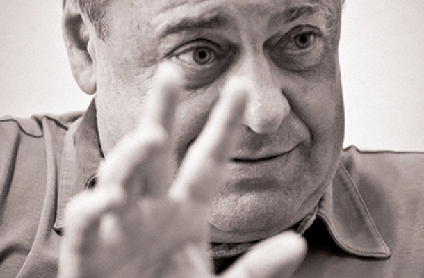 Po poročanju medijev preiskave potekajo tudi na podjetjih, povezanih z Jankovićevo družino