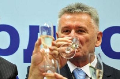 Ilić je izpostavil, da je tovrstna legalizacija trenutno najboljša in tudi edina možna rešitev, da se vendarle zaključi problem nezakonitih gradenj, ki se vleče že 20 let.