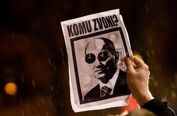 »Se mi zdi, da bo treba nekatere lekcije izpred dvajsetih let ponoviti, in pričakujem, da se spomladi vidimo na ulicah, trgih.« (Janez Janša)