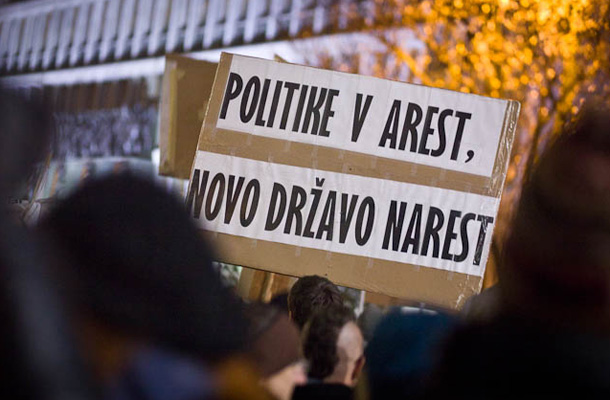 Naša naloga je, da vstanemo od mrtvih. Sodelovati in prispevati mora vsak, po svojih močeh. (Sporočilo protestnikov iz Trbovlja)