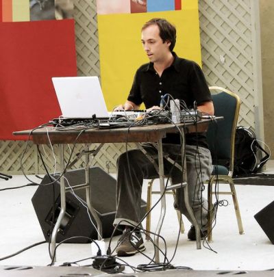 Tim Hecker je pod svojim pravim imenom znova upravičil izstop iz vrst s technom navdihnjenih elektrončkarjev.