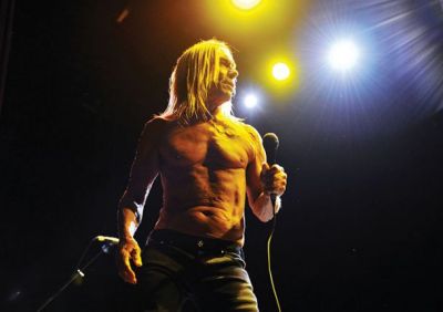 Boter punka Iggy Pop umirja konje in za zdaj spretno krmari v mirnejših glasbenih vodah.