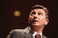 V kabinetu predsednika vlade lahko zdaj v obliki SMS sporočila že danes izveste, kaj se bo zgodilo jutri!