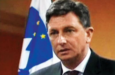 Nova slovenska zastava s petokrakami ob obisku v Libiji
