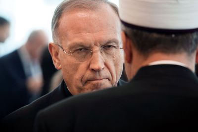 V pogovoru s konkurenčno religijo