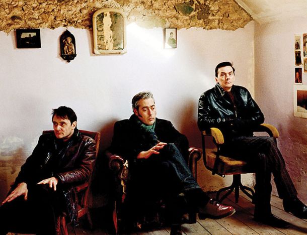 Tindersticks: Falling Down a Mountain