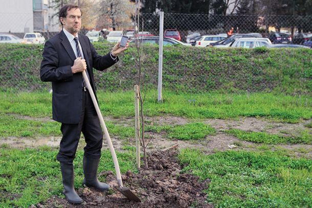 Lojze Peterle na iPhonu