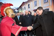 Koliko bi dali, da bi Boruta v živo spoznali?