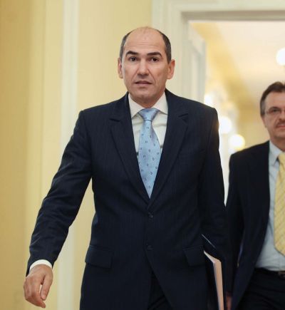 Janez Janša si je v sredo, 2. februarja 2011, za sestanek pri predsedniku vlade zavezal kravato nemškega predsedovanja EU leta 2007. Zarota?