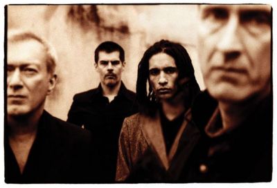 Skupina Gang of Four, zvesta svojim načelom, ideologiji in glasbeni podobi. 