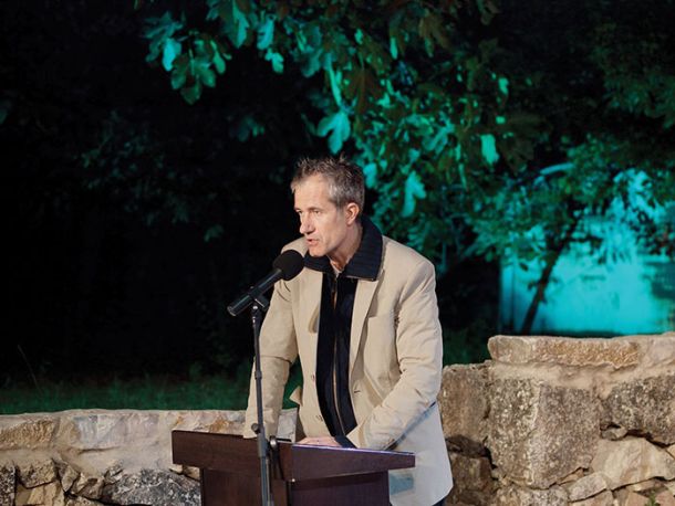 Geoff Dyer: Joga za ljudi, ki se jim je ne da početi