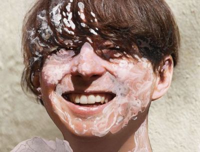 Noah Lennox kot Panda Bear je z namerno okrnjenimi sredstvi ustvaril izjemen album. 