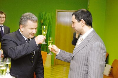 Nazdravljanje ob »uspešni« prodaji Slovenske industrije jekla ruskemu Koksu, marec 2007