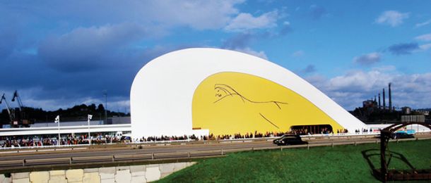 Nov kulturni center Oscar Niemeyer v mestu Aviles v Asturiji