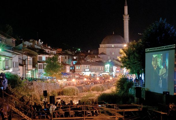 Dokufest, eden izmed največjih in najboljših festivalov dokumentarnega filma, se vsako leto poleti odvrti v Prizrenu, na jugovzhodu Kosova.