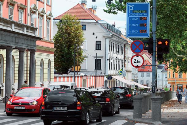 Nova parkirna hiša na Kongresnem trgu v Ljubljani