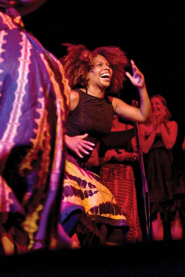 PLESNA PREDSTAVA RDEČA ZEMLJA, DRUŠTVO BAOBAB IN SANKOFA, TRNFEST, KUD FRANCE PREŠEREN, LJ 