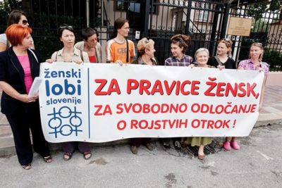 Za pravico žensk pred ruskim veleposlaništvom