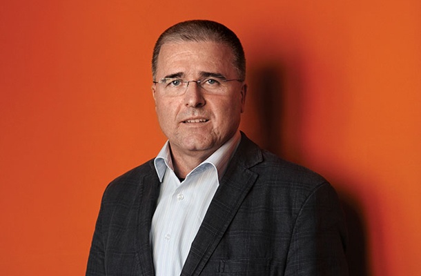 Iztok Podbregar je generalpodpolkovnik Slovenske vojske. Bil je načelnik generalštaba Slovenske vojske v letih 1998–2001. Bil je tudi svetovalec predsednika Slovenije za nacionalno varnost, direktor Slovenske obveščevalno-varnostne agencije, nacionalni koordinator za boj proti terorizmu, član slovenske delegacije, pristojne za začetek približevanja Slovenije k Natu …