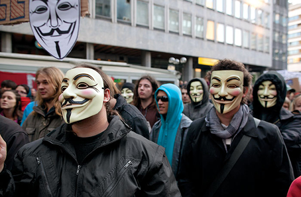 Anonimne maske pred ljubljansko borzo
