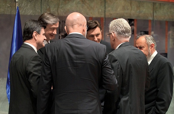 Katera inštitucija bo ukinjena naslednja? Predsednik državnega sveta Blaž Kavčič, predsednik republike Danilo Türk, predsednik vrhovnega sodišča Branko Masleša, predsednik vlade Borut Pahor, predsednik državnega zbora Pavel Gantar in predsednik ustavnega sodišča Ernest Petrič