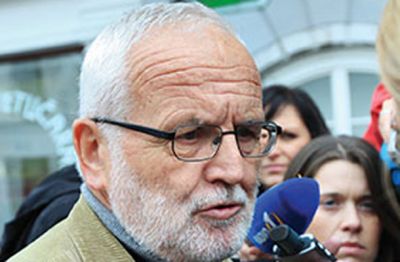 »Viranta sicer obkroža nekaj resetatorjev, ki morda celo verjamejo, kar govorijo; po njihovem so najbrž celo svetovno finančno krizo povzročili ostanki samoupravljanja in družbene lastnine.« - Dr. Jože Mencinger