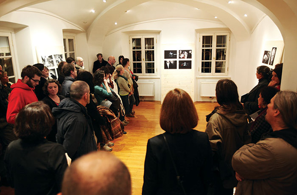 Fotografska razstava »Svet, kakršen pač je«, iz slovenske socialne dokumentarne fotografije kuratorice Mete Krese, Galerija Miklova hiša, Ribnica
