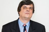 &raquo;Še vedno trdim, da doslej v samostojni državi nismo imeli kulturnega ministra, ki bi bil vreden tega naziva. Vsi so odsedeli svoj mandat, sem in tja naredili kakšno uslugo svojim prijateljem in odšli. Sistemskih rešitev pa niso ponudili, kaj šele, da bi jih izvedli. Potem niti ni presenetljivo, da imamo vsakih 14 dni gledališki festival, nimamo pa muzeja moderne umetnosti v tistem pomenu, kot ga ima vsaka normalna država, vsako večje ali tudi manjše mesto, ki da kaj nase,&laquo;