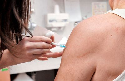 Osnovno cepljenje za zdaj stane okoli 100 evrov 