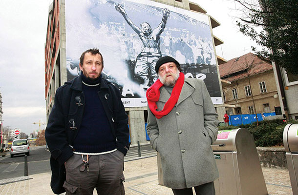 Stepančič in Duša pred sklepnim motivom svojega uličnega stripa