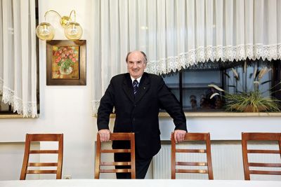 Ljubo Jasnič, nov državni sekretar v Janševem kabinetu, je njegov stari znanec. Ko se je „komisar“ Janša leta 1977 udeležil pohoda v Jajce, je Jasnič vodil ZSMS.