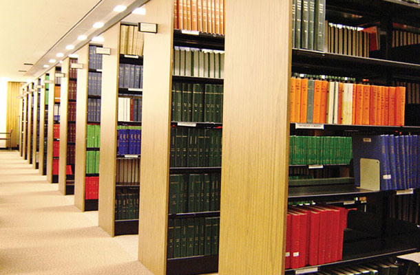 Vsa gesla angleške Wikipedije bi zasedala več kot 1600 knjig, visokih 25 in debelih pet centimetrov