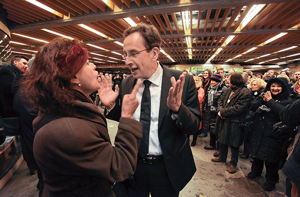 Politika nad film in knjigo