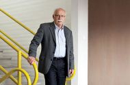 Dr. Tine Stanovnik: "Vse dozdajšnje poteze Janševe vlade kažejo na željo po ’vojaški’ podreditvi države."