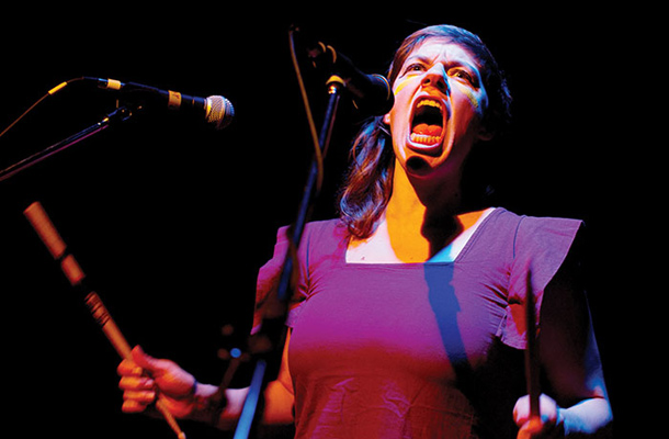 Koncert zasedbe tUnE-yArDs bo nedvomno ostal zapisan v glasbenih analih.