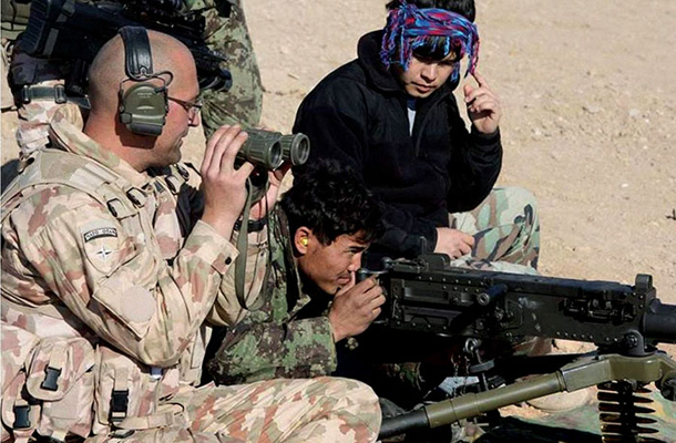 Tečaj iz oborožitve za pripadnike afganistanskega bataljona, ki so ga decembra 2011 v Bala Boluku izvedli pripadniki Slovenske vojske 