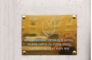 Varčevanje: Zapiranje veleposlaništev