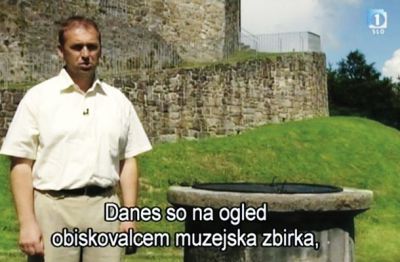 V oddaji Slovenski magazin je o premskem gradu razlagal Ivan Simčič, danes eden najbolj razvpitih poslancev. 