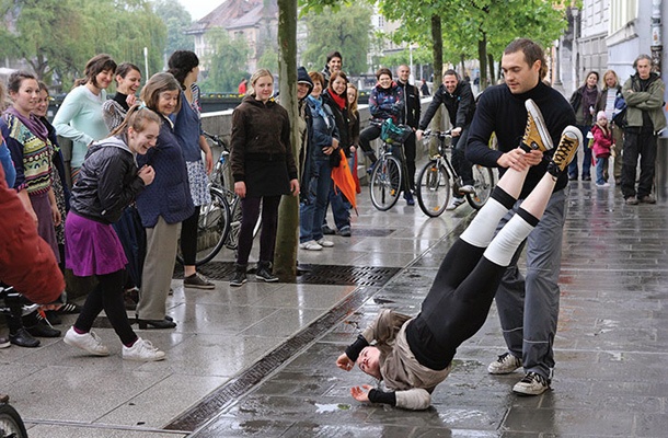Ana Prešerna je tista manifestacija Gledališča Ane Monro, ki je usmerjena plesno.