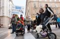 Foto tedna: Vojna mamic, Protestni shod gibanja 15o proti varčevalnim ukrepom in krizni diktaturi, Ljubljana 