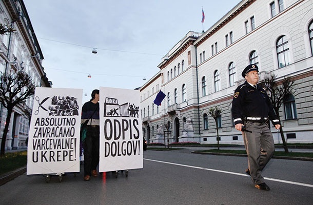 Demonstracije pred vlado, 19. april 2012