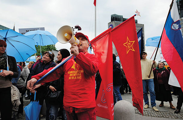 Demonstracije pred parlamentom, 18. april 2012