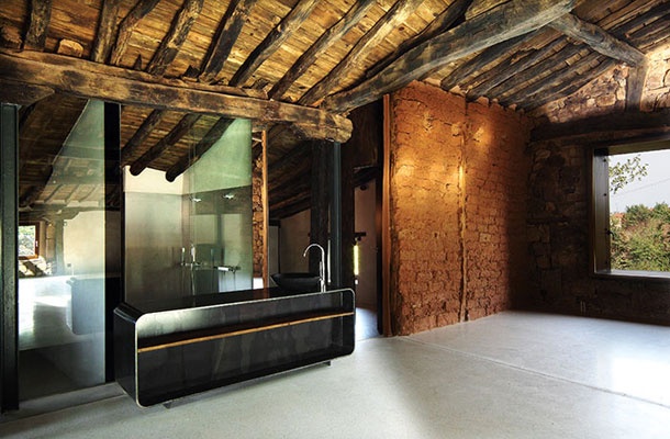 Hiša Matamorisca, Španija, 2011, arhitekt Jesús Castillo Oli. Šarm starega in eleganca novega. / Foto: Justino Díez