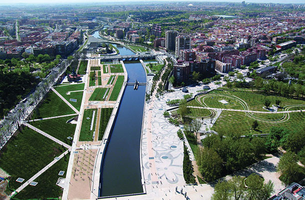 Območje Jardines de la Virgen del Puerto po preureditvi: reka je obdana s parki