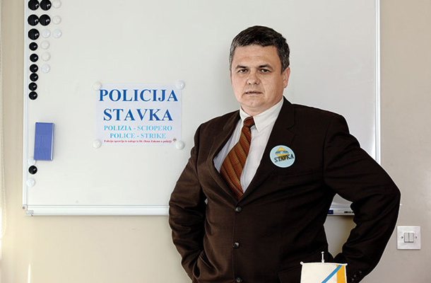 Radivoj Uroševič: "Sindikati pristajajo na zniževanje plač, ker jim grozijo določeni drugi, še hujši ukrepi."