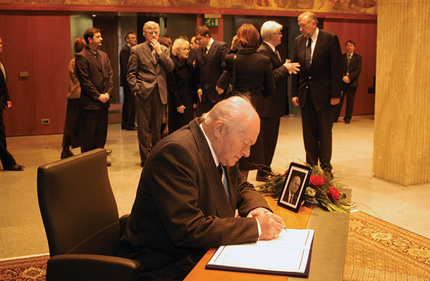 Žalna slovesnost v slovenskem parlamentu ob smrti Jožeta Pučnika 